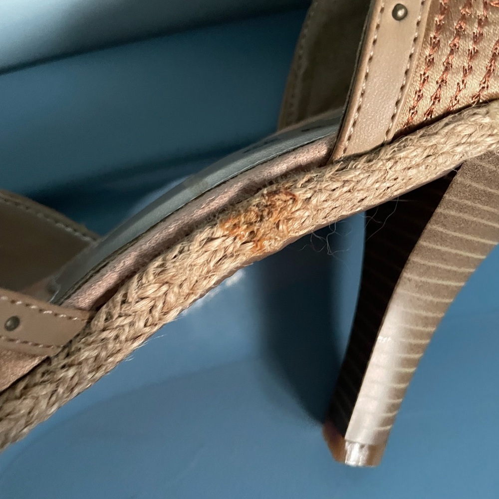 Women's Tan Embossed Heel - Picture 7 of 8